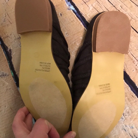 NWOB strap front point toe shoes - Picture 6 of 8